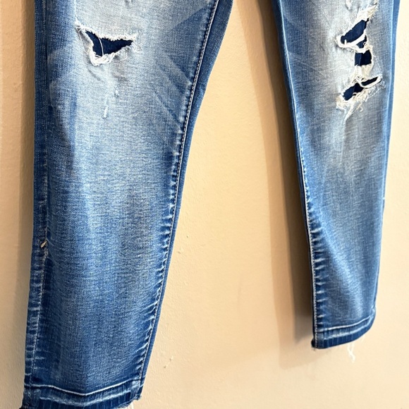 American Eagle Outfitters Distressed Denim Capri Jeans - Picture 9 of 16